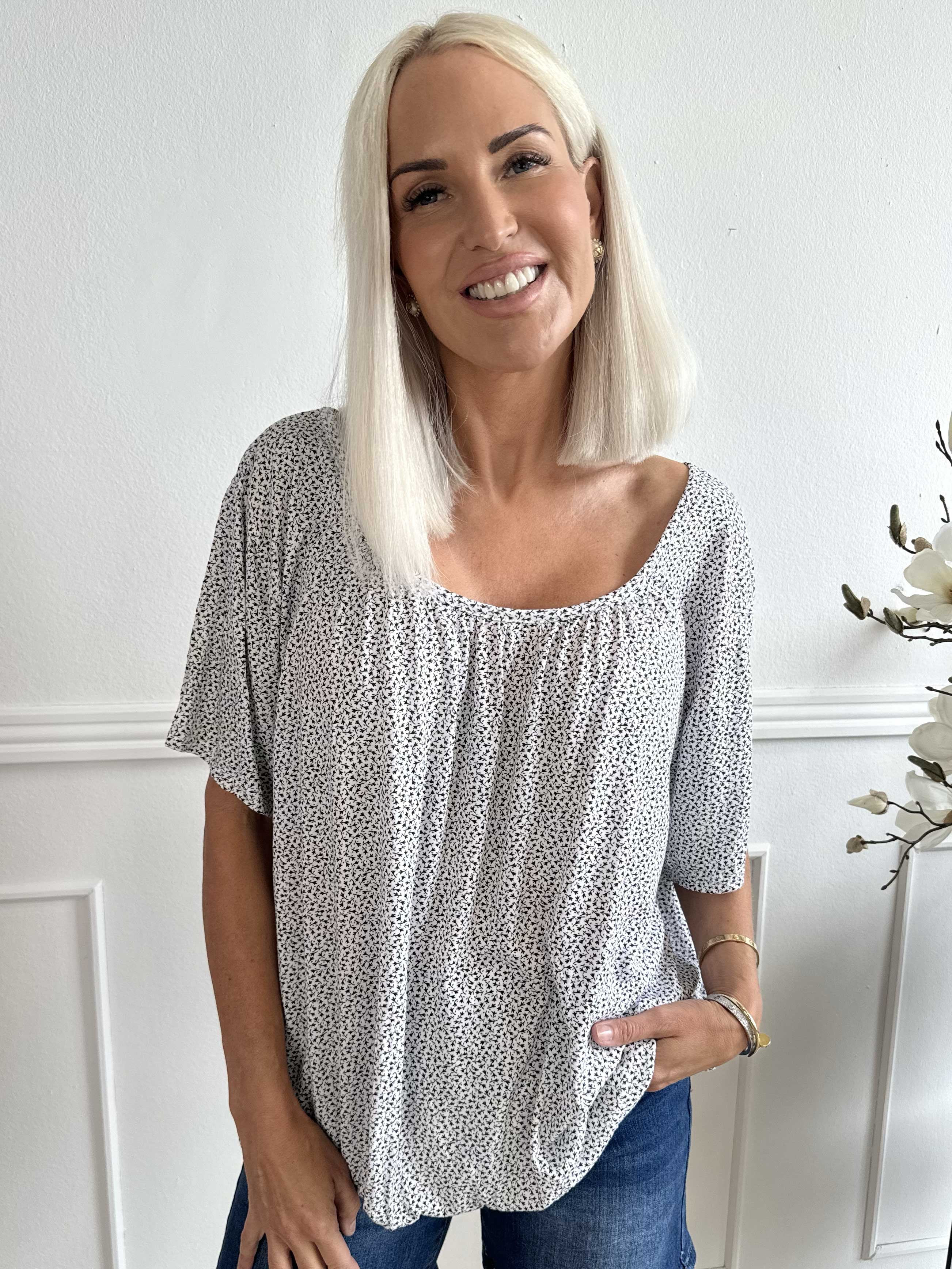 Miracle Flower T-shirt - Bluse i viskose med elastik forneden